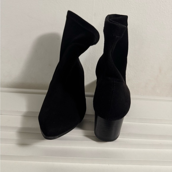 PAUL GREEN Cybil Stretch Micro
Suede Pull-on Ankle Bootie Used like a new - Picture 6 of 8